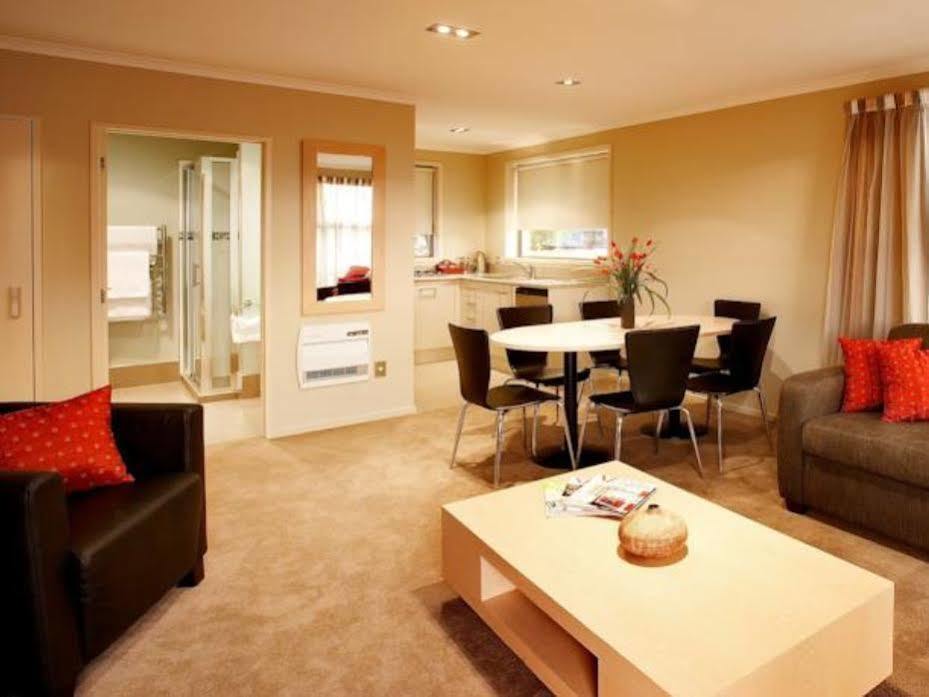 Motel Tower Junction Motor Lodge: With Free Railway Shuttle 4*