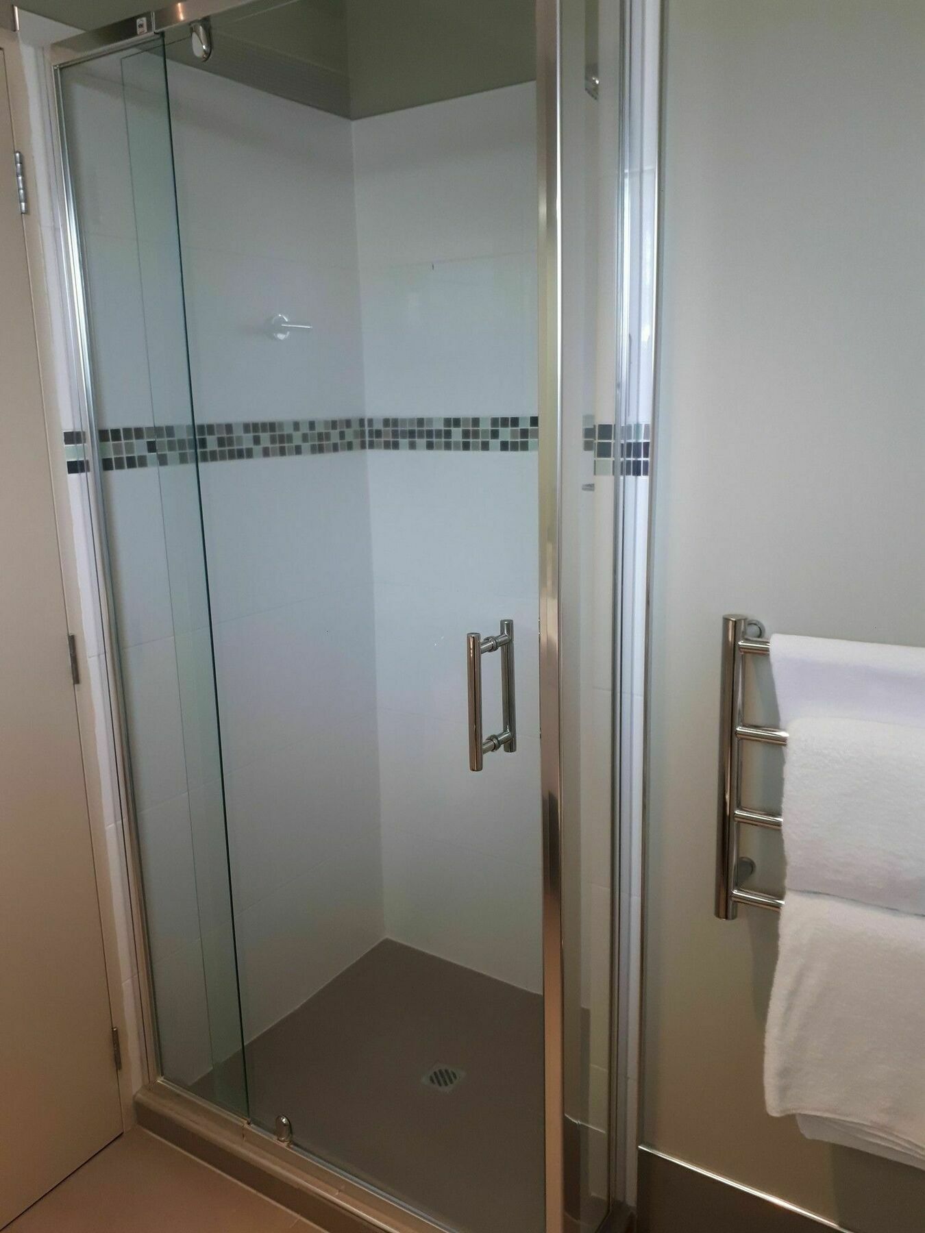 Motel Tower Junction Motor Lodge: With Free Railway Shuttle 4*