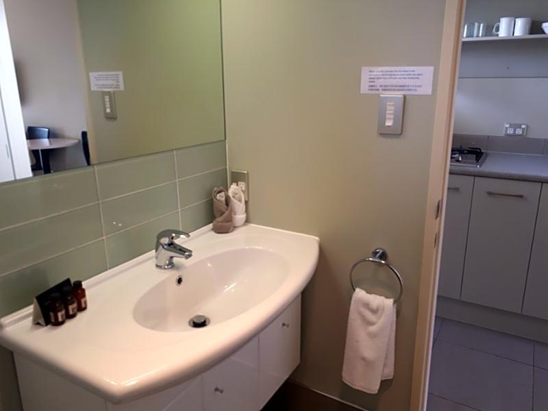 Tower Junction Motor Lodge: With Free Railway Shuttle 4*