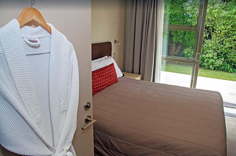 Motel Tower Junction Motor Lodge: With Free Railway Shuttle 4*