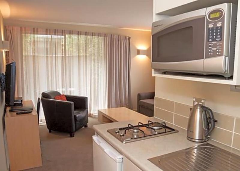 Tower Junction Motor Lodge: With Free Railway Shuttle