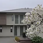 Tower Junction Motor Lodge- Motel With Airport And Railway Station Shuttle Service