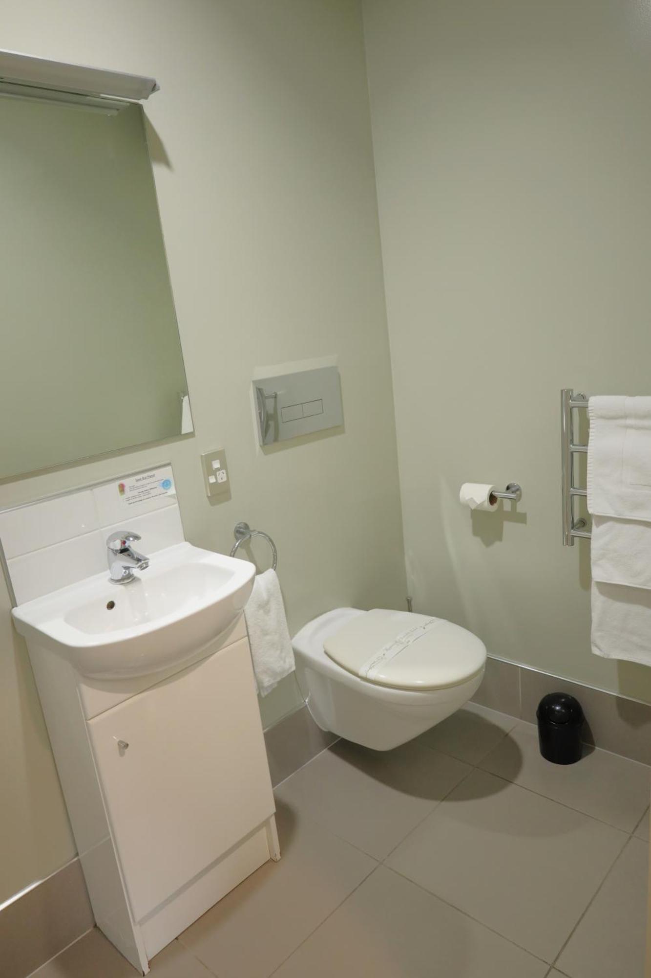 Motel Tower Junction Motor Lodge: With Free Railway Shuttle