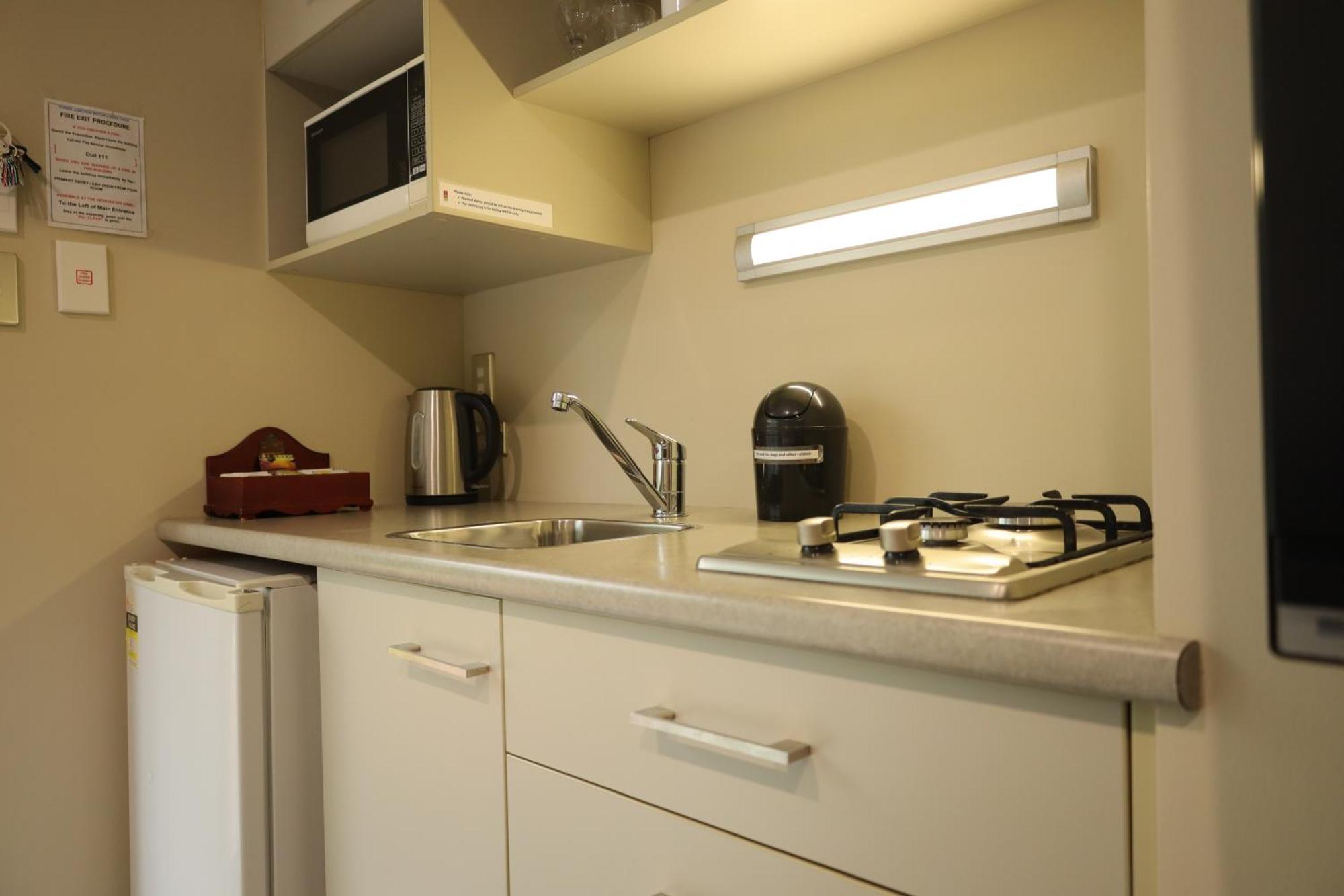 Motel Tower Junction Motor Lodge - Airport And Christchurch Railway Station Transportation Service Available Christchurch