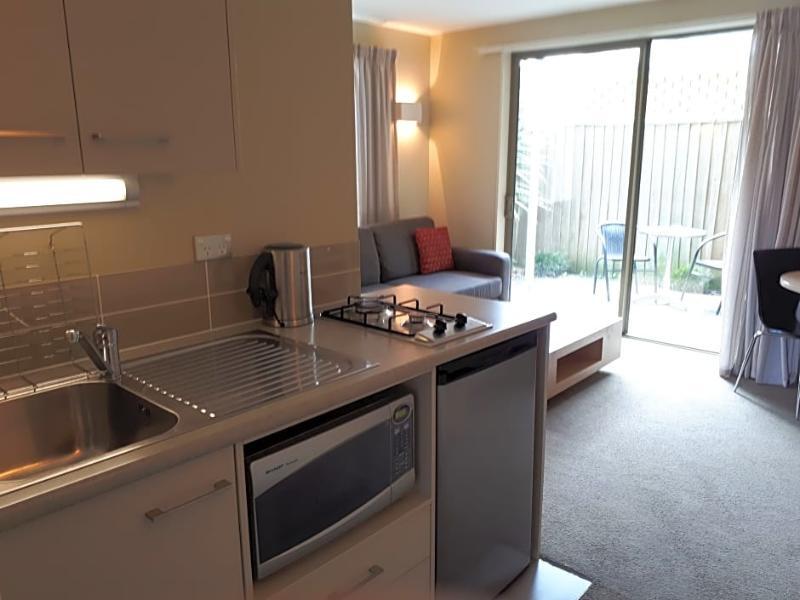 Motel Tower Junction Motor Lodge: With Free Railway Shuttle Christchurch
